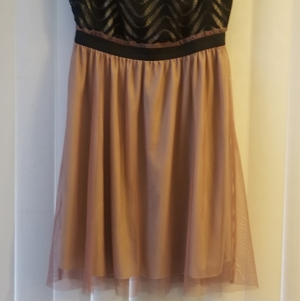 Dress - Picture 2 of 4